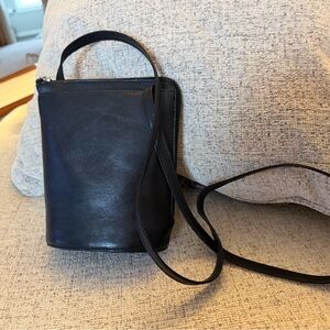 Wilsons Leather Maxima Vintage Black Leather Crossbody Bag 71/2x5 EUC